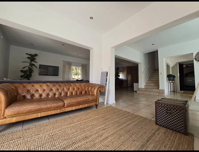 5 BEDROOM HOUSE TO LET IN ERAND GARDENS